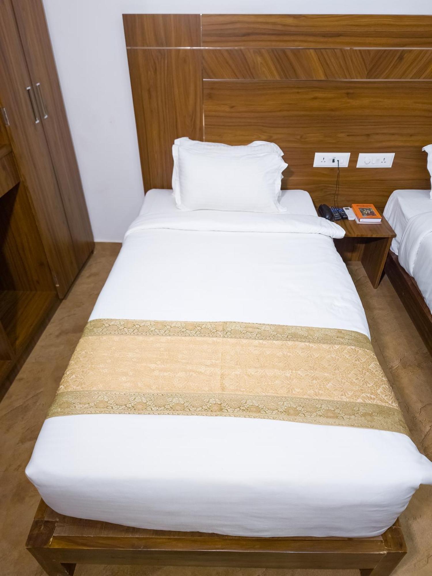 Amritara Ramila Kutir Hotel Ayodhya Exterior photo
